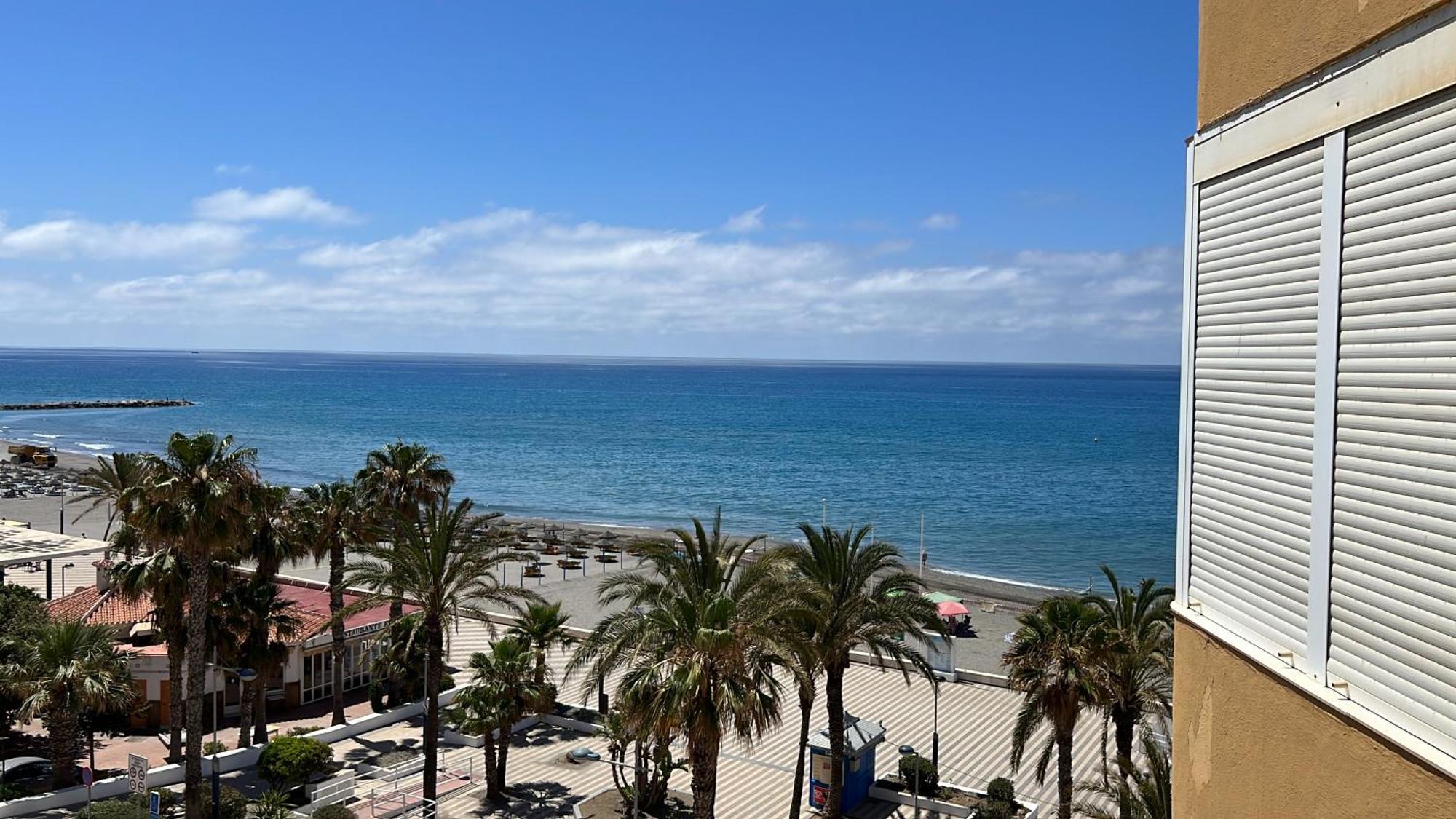 Apartamento Estudio Mar En Calma, Primera Linea De Playa Con Vistas Al Mar Torrox